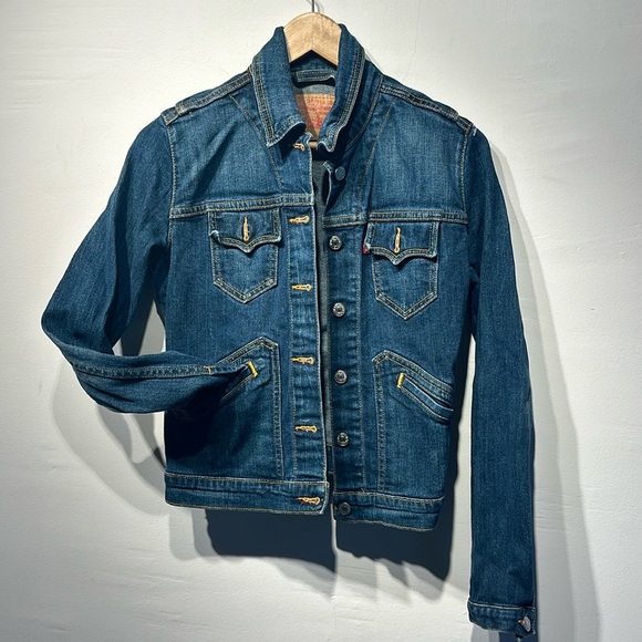 Vintage Levi’s Women’s Denim Jacket - Picture 1 of 6